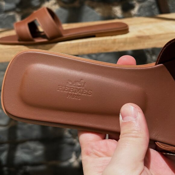 Hermès Gold Leather Oran H Flat Sandals - Picture 4 of 12